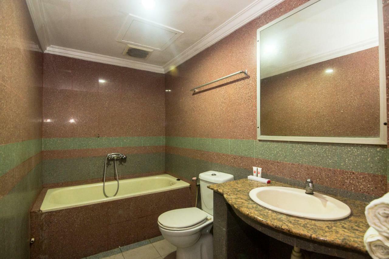 Oyo 1223 Hotel Bahari Batam Exteriör bild